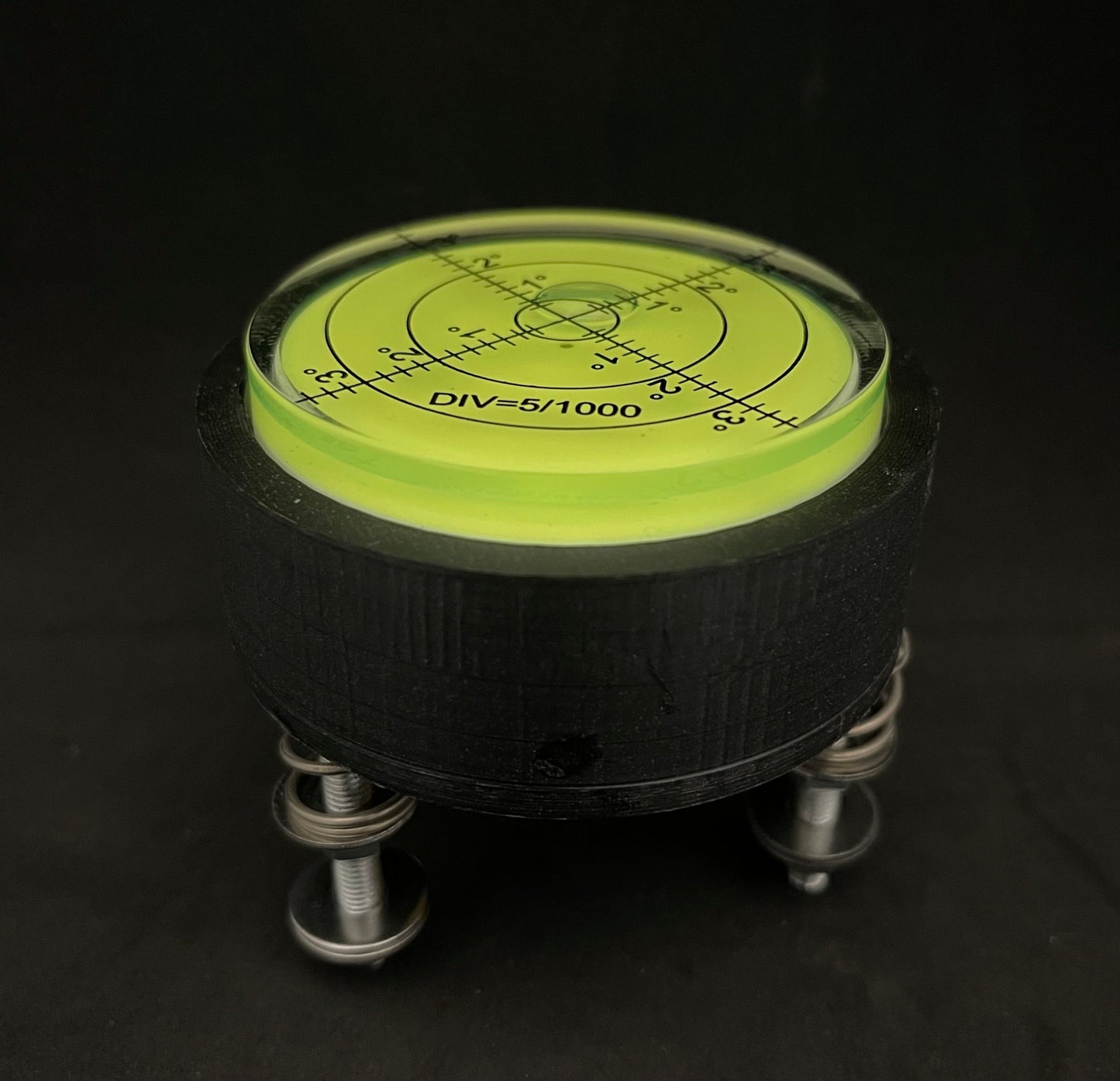 Adjustable Level for Mobile Cranes